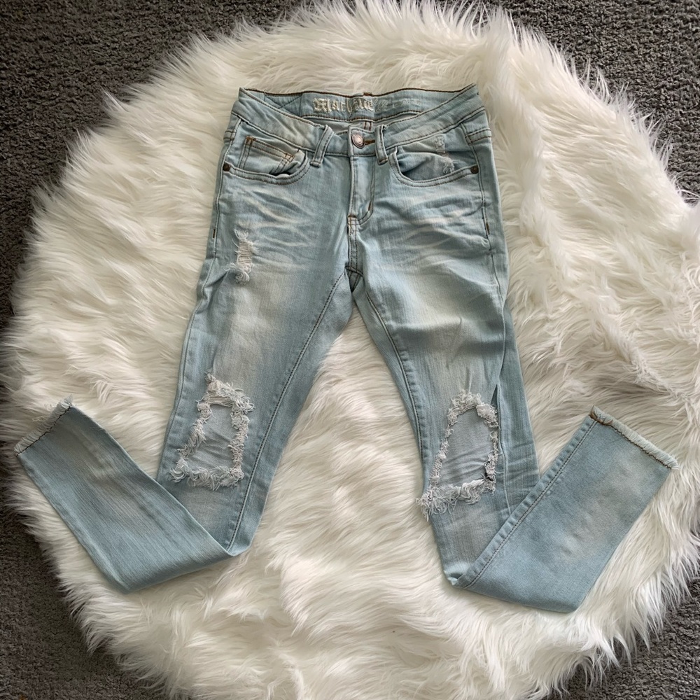 Light wash Ripped Jeans